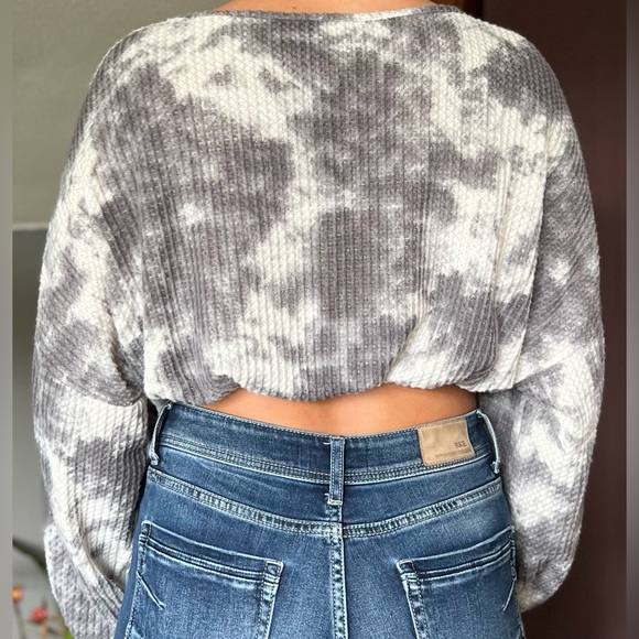 LuLu’s Crop Top Long Sleeve Waffle Knit Marble Tee - Picture 2 of 3